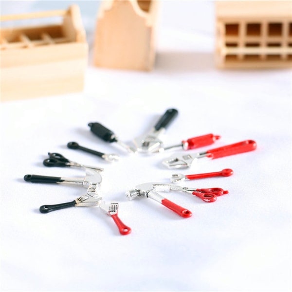 Mikrominiatyyrihuonekalut Pienet pienimuotoiset lelu-nukkekoti DIY Decora Mini vasara-avaimet Punainen