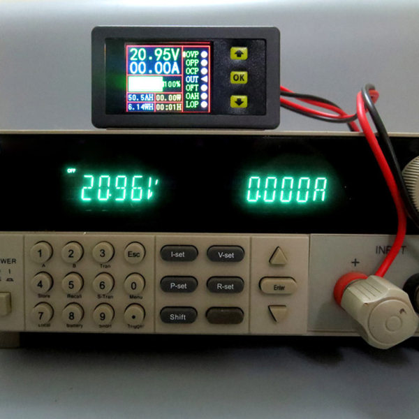 Digital multimeter Laddnings-urladdning batteritestare för DC 0-90V 0-20A Volt Amp M