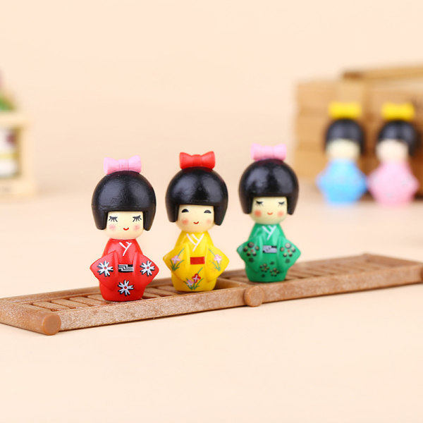 6st blandad färgglad Kimono Girl Nyckelring Plast tecknad docka 1