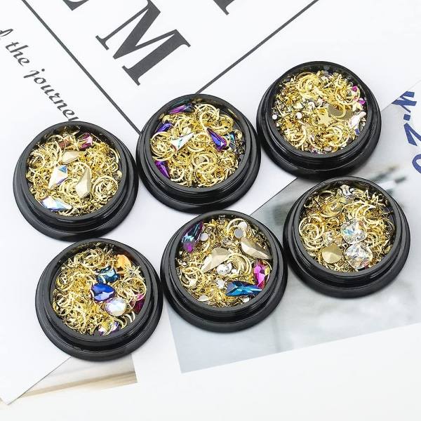 6 laatikkoa Metalli Nail Art Niitit 3d Nail Art Ab Rhinestone Sekoitettu Kynnet Kristalli Nail Art Gems Korut Tähti Kuu Design Nail Art Koriste Tarvikkeet Sup
