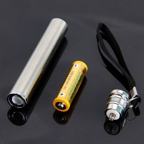 LED-taskulamppu USB-ladattava valon etsijä