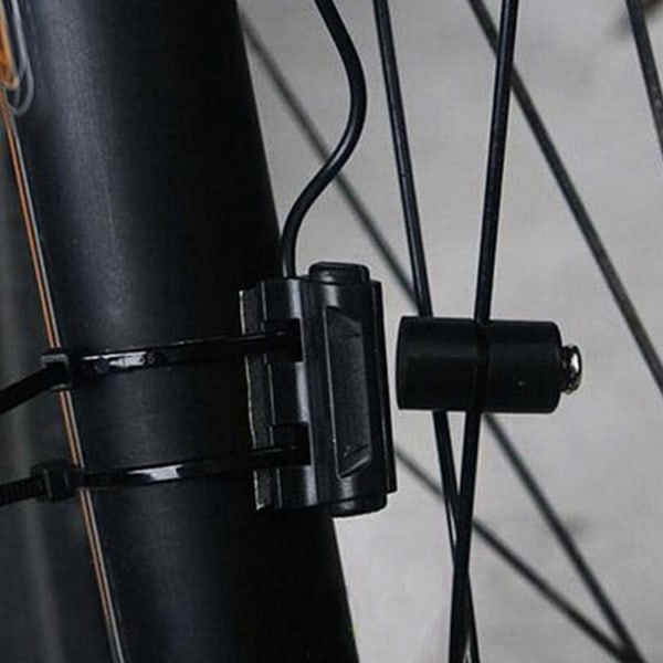 Sykkelcomputer med speedometer, klokke og hjertefrekvensmåler