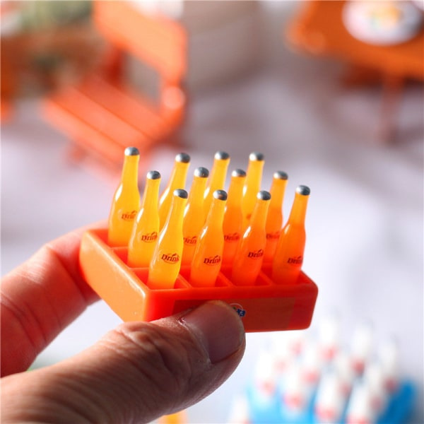 Mikrominiatyr Møbler Små Småskalige Leksagsdukker DIY Decora Mini 1:12 Simulering Et Dussin Sodavand Hvid 12 Flasker Blå Bakke