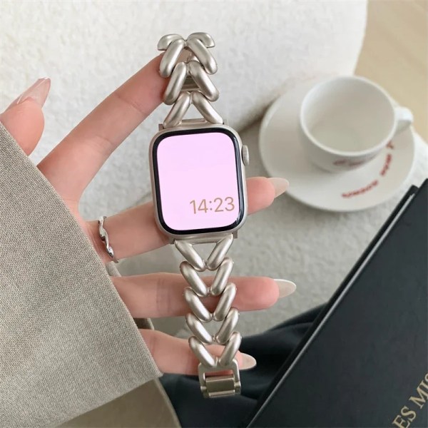 Lyx Kärlek Hjärta Metallrem För Apple Watch Band Ultra 44mm 45mm 41mm 40mm 49 Damarmband För iWatch Series 9 8 7 6 SE 5 3 Starlight Starlight 42mm 44mm 45mm 49mm