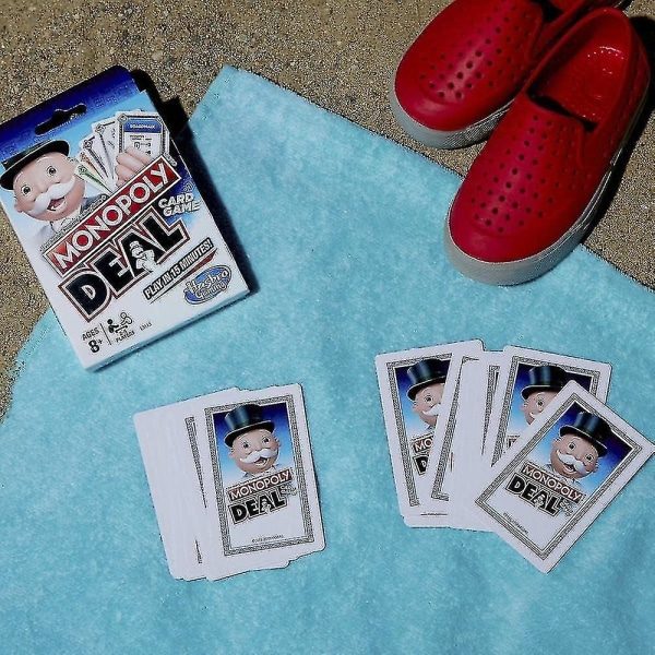 Monopoly Deal - Nopea korttipeli perheille, lapsille 8 vuotta ja sitä vanhemmille ja 2-5 pelaajalle