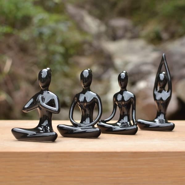 Set med 4 meditationsyoga-statyetter i keramik
