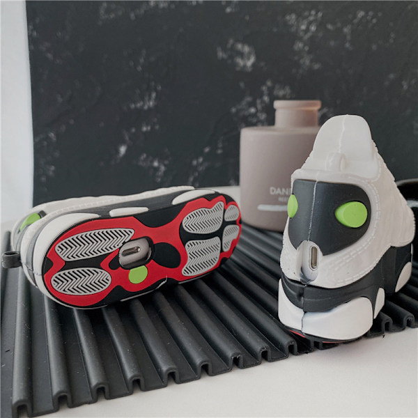 Mjukt Stötsäkert Skal för AirPods 1 & 2 - Svart Vita Sneakers Design