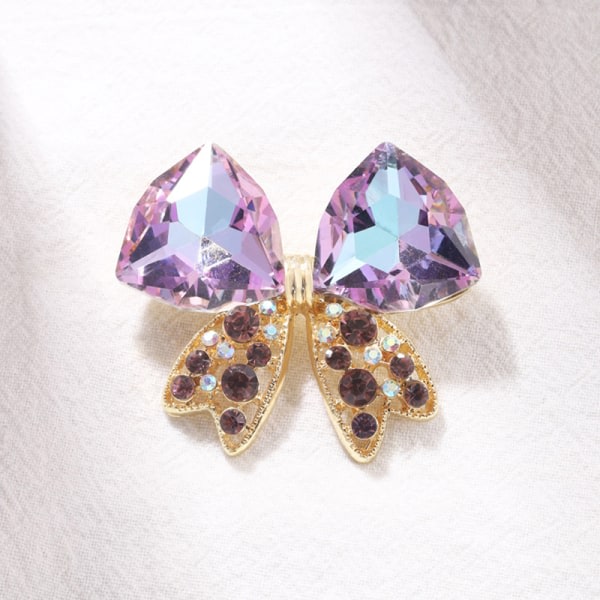 Nyankomst Crystal Bow broscher för kvinnor mode smycken Clot