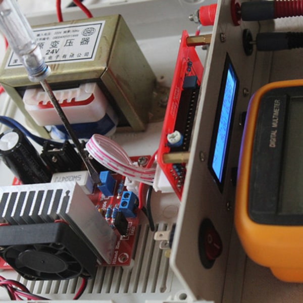 DC-reglerad power DIY-kit, justerbar DC 0-28V 0,01-2A, enkel montering, lämplig för gör-det-själv-projekt