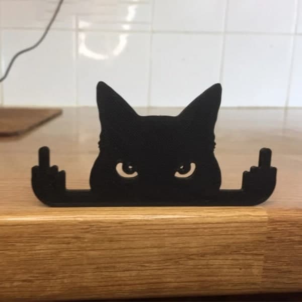 Sort kat med langfinger i træ, 10x5x1 cm