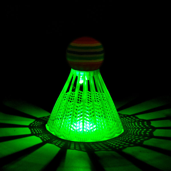 4st Plast LED Badminton Fjädrar Badminton Inomhus Utomhus Sport Träning Badminton för bollträning Spelverktyg M