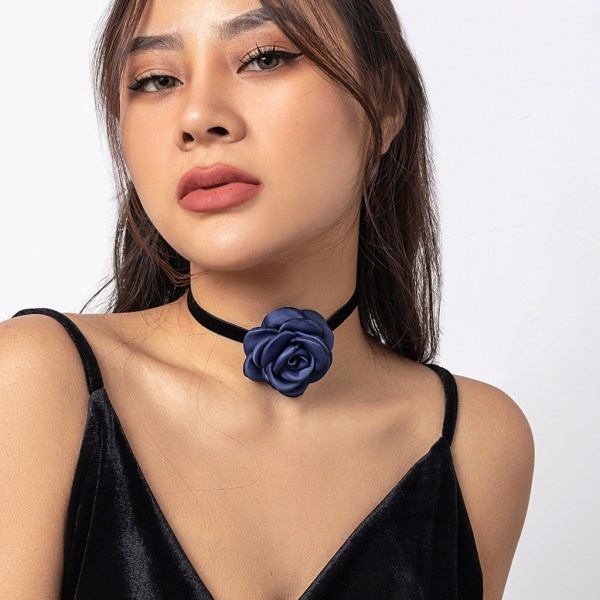 Vintage-tyylinen temperamenttiruusu-chocker, seksikäs pehmeä silkki-satiinikaulakoru naisille, muodikkaita statement-koruja illalliselle ja juhliin, musta