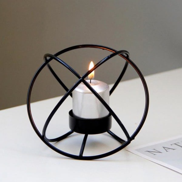 Stabil og slitesterk retro lysestake i nordisk stil Geometrisk lysestake i metall, geometrisk lysestake