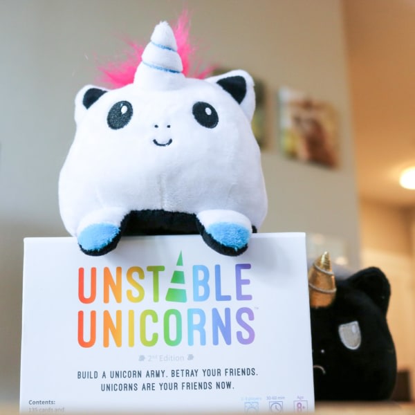 Instable Unicorns Card Game - Ett strategiskt kortspel och brädspel för vuxna och tonåringar svart black black