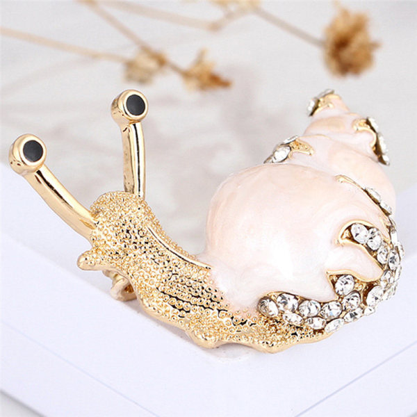 Emalje snegl broche Strass krystal krave dyrebrosche Hvid one size White one size