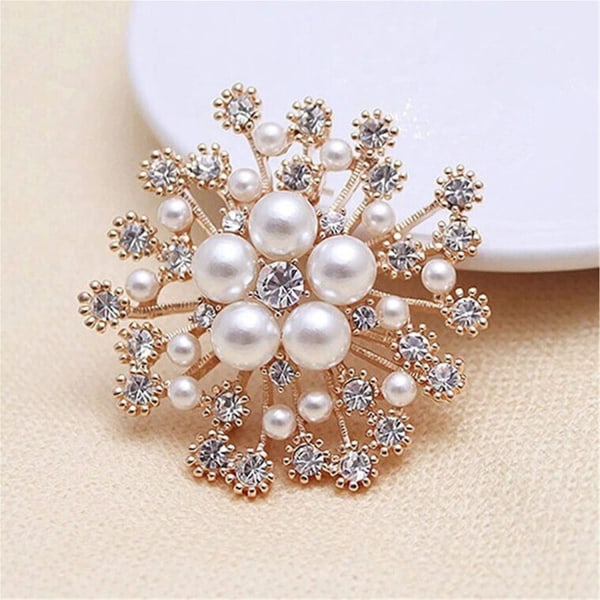4st Kvinnors Kristall Blomsterbrosch Imitation Pearl Snowflake Brosch Kläder Corsage (guld)