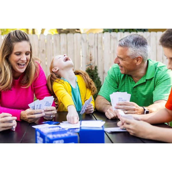 Kids Against Maturity: Korttipeli lapsille ja perheille