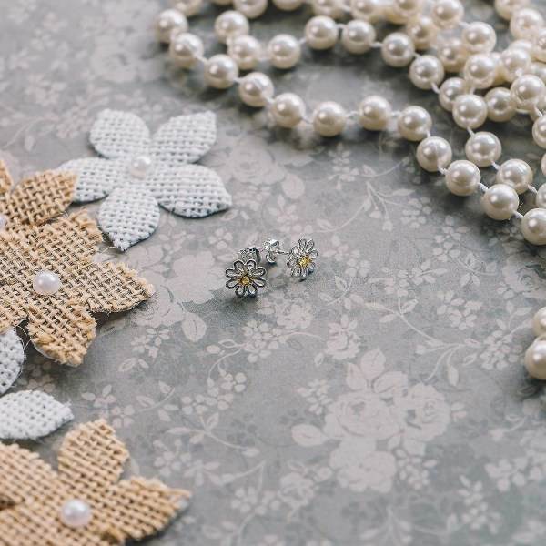 Daisy Stud øreringe skabt med Zirconia krystaller