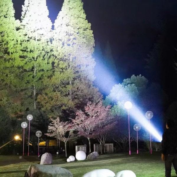 Tre-ögd Monster Mini Ficklampa, Mini Ficklampa Typ-C Drivs med 3 Lägen, Fokus för Camping, Vandring, Present Silver