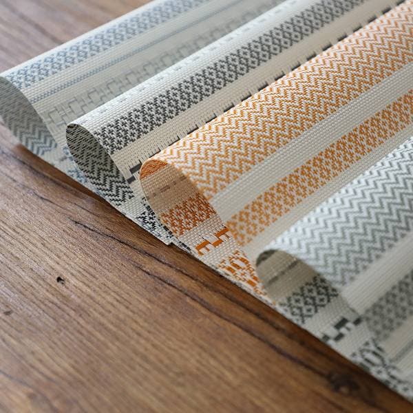 Set med 4 flätade bordstabletter i polypropen och bomull, 45 x 30 cm J J J
