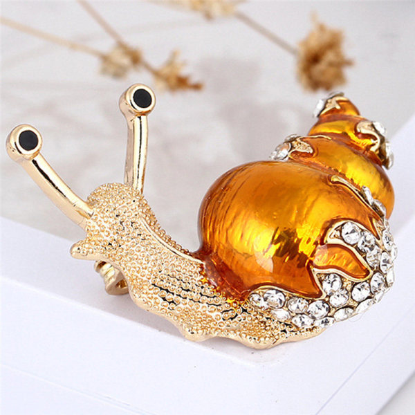 Emalje snegl broche Strass krystal krave dyrebrosche Hvid one size White one size