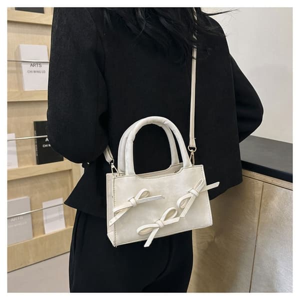 Axelväska Messenger Bag SVART Black