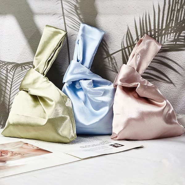 Silkkinen solmittava rannekassi VALKOINEN White