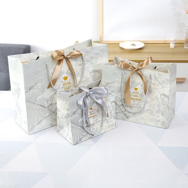 Presentpåse Marmormönster Papperspåse GULD&SILVER M M Gold&silver M-M