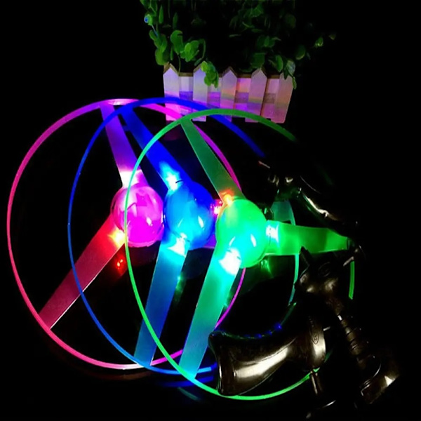 Pull String Flying Toy Potkuri Lelut Pyörivä lentävä lelu