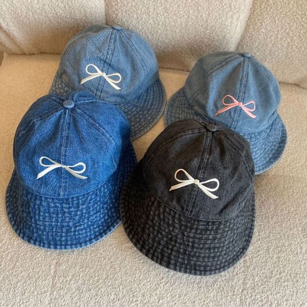 Rosettbroderad Solhatt i Denim, Blå Blue