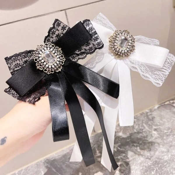 Fluga Spets Bowknot Broscher C C C