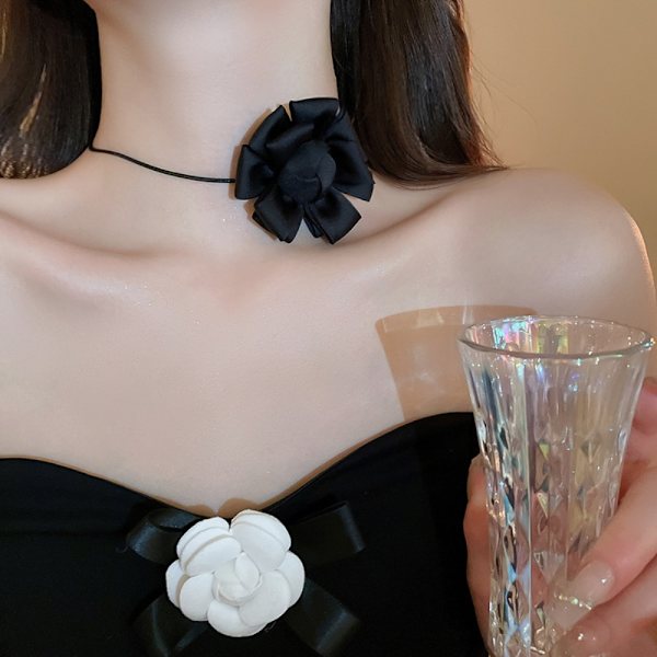 Solisluun ketju korut 3D ruusu kukka kaulakoru MUSTA Black