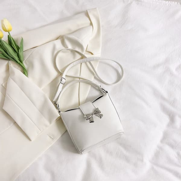 Bow Handväska Bucket Bag VIT White