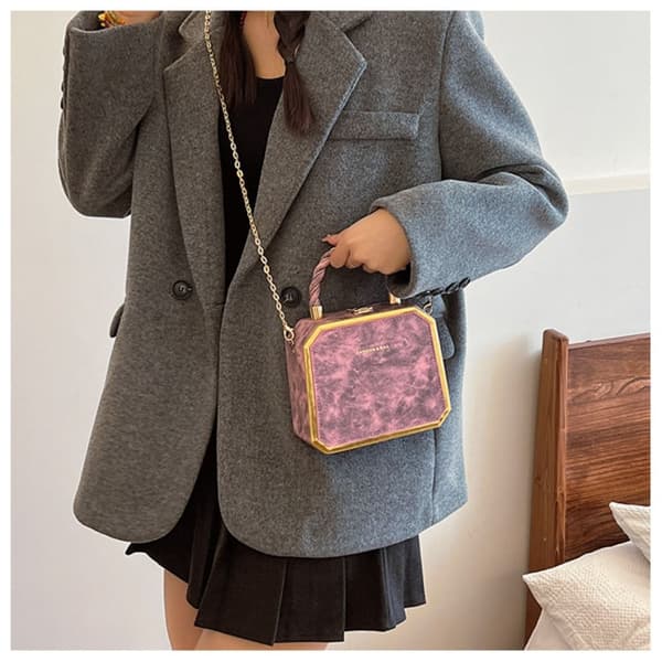 Mini Shell Crossbody -olkalaukku 9 9 9
