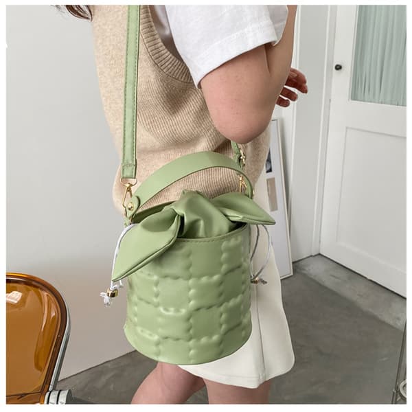 Ledig Bucket Bag Stor Sling Bag VIT white