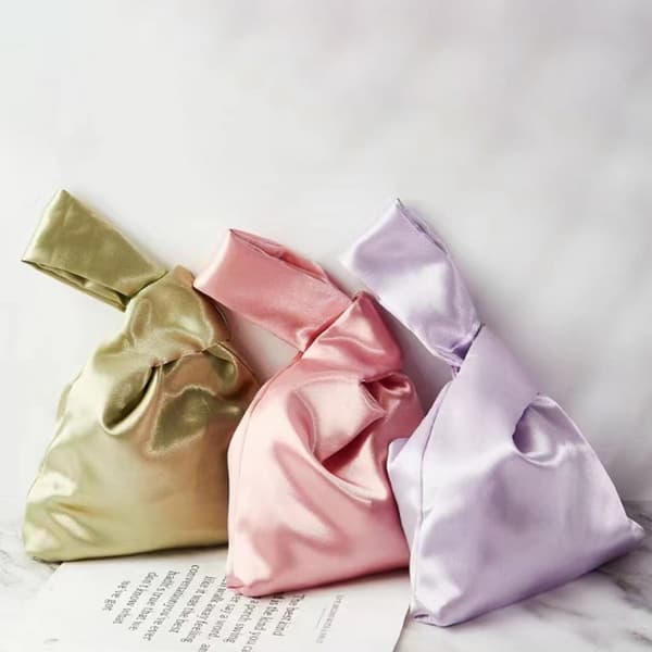 Silkkinen solmittava rannekassi VALKOINEN White