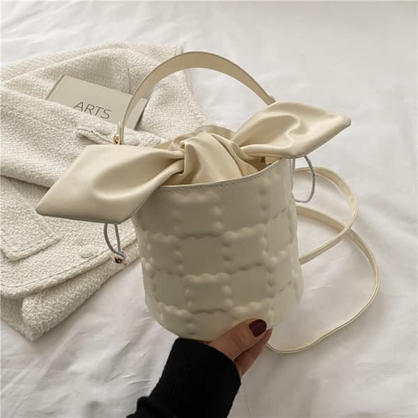 Ledig Bucket Bag Stor Sling Bag VIT white