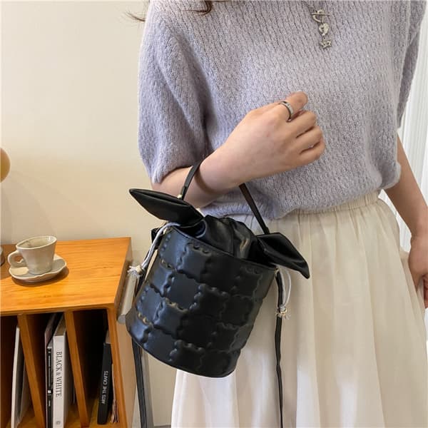 Ledig Bucket Bag Stor Sling Bag VIT white