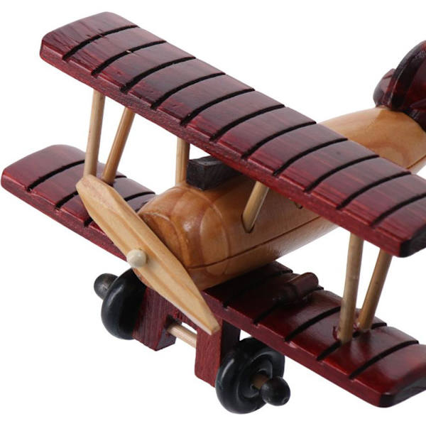 Dekorative treornamenter, fly, dekorative ornamenter E E E