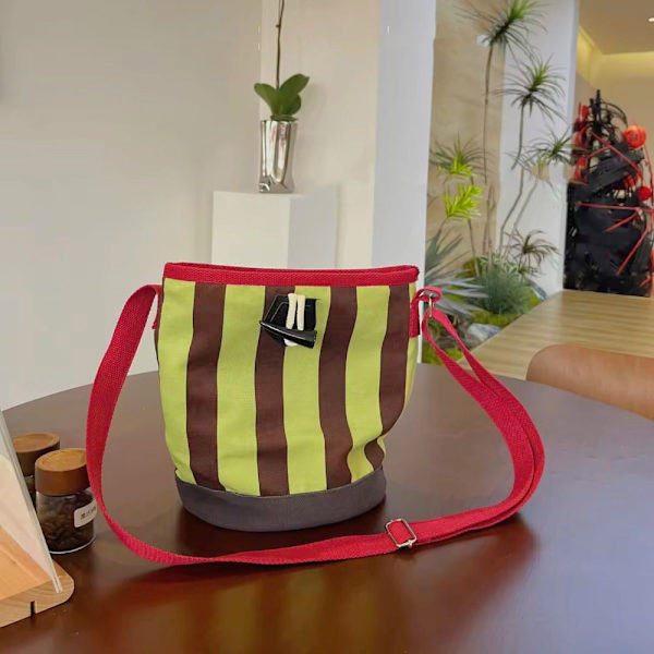 Axelväskor Bucket Bag BRUN brown