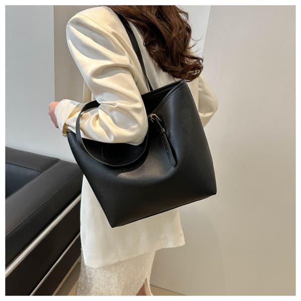 Axelväska Messenger Bag SVART Black
