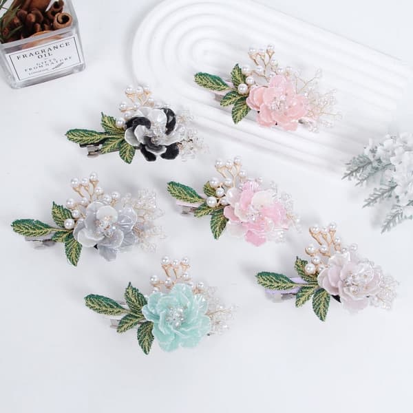 Hårklämma med blommig hårnät, VIT&GRÅ white&grey