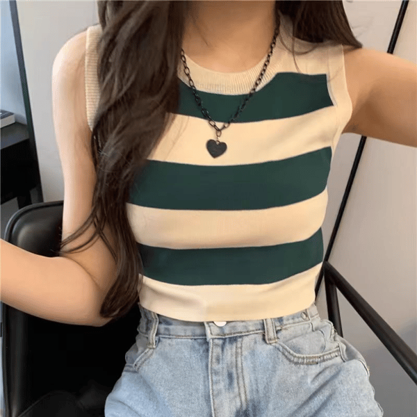 Raidallinen neuleliivi crop top MUSTA black