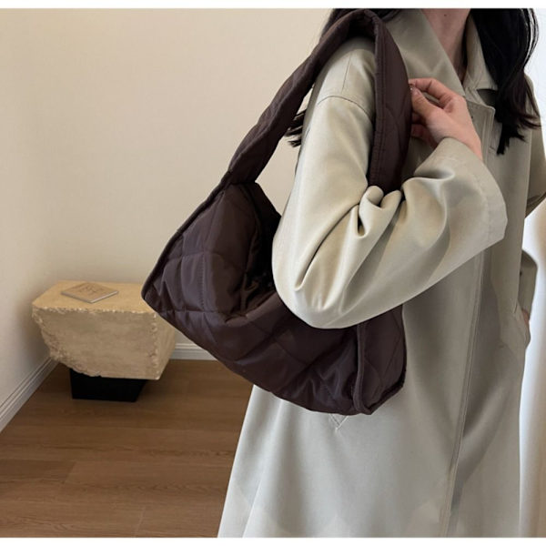 Axelväskor Quiltade Tygväskor KAKI Khaki