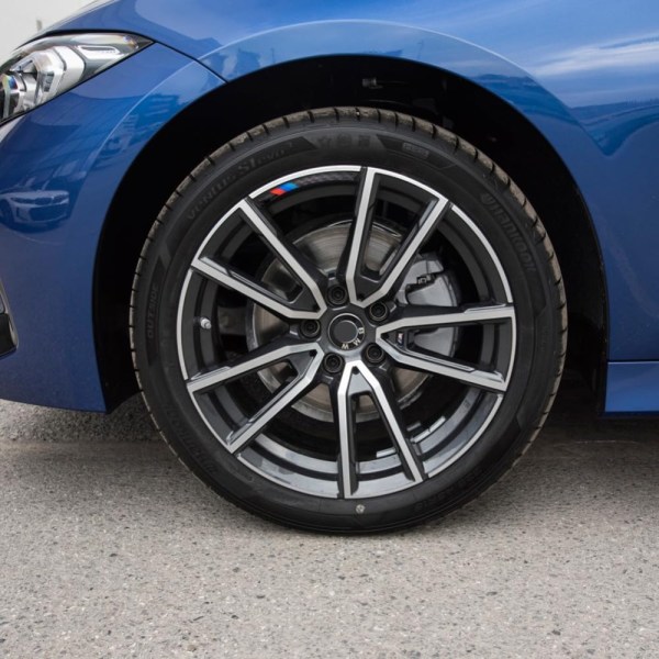 4 kpl pyörän keskitarra M-Color Wheel Emblems cover Version B