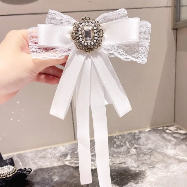 Fluga Spets Bowknot Broscher C C C