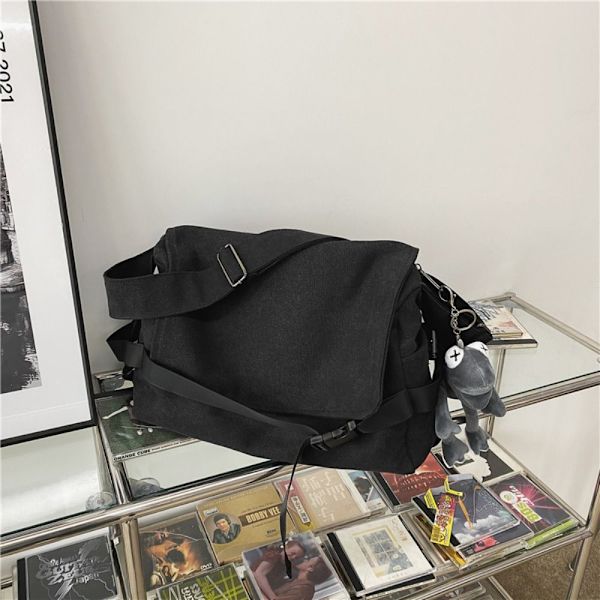 Nylon Crossbody Bag Messenger Laukut MUSTA, RIIPPUUS black with pendant-with pendant