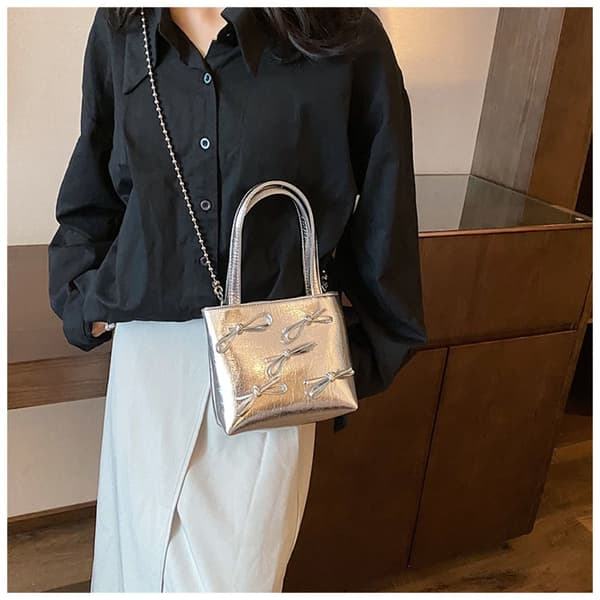 Crossbody-vesker Skulderveske Håndvesker silver