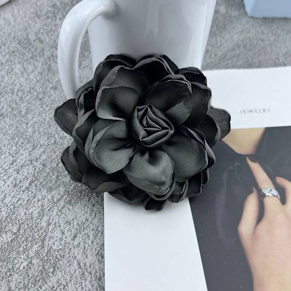 Stor blombrosch Corsage MÖRKGRÅ Dark Grey