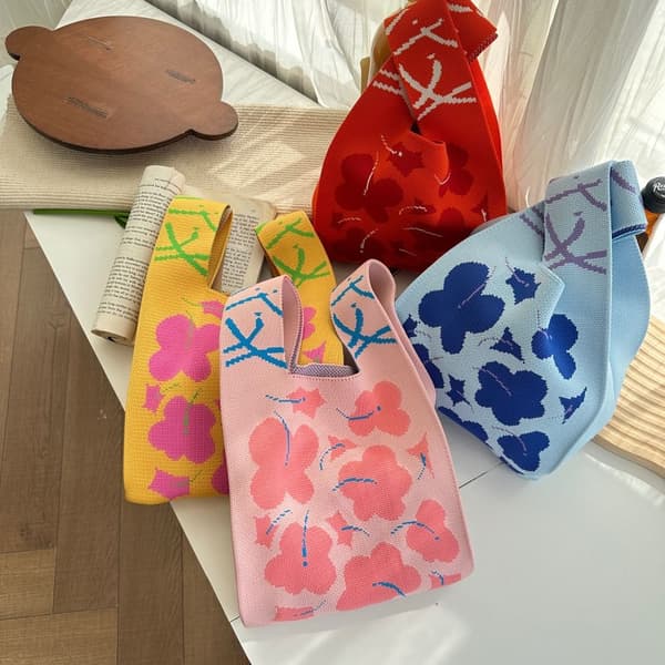 Vårblommig stickad handväska GUL yellow